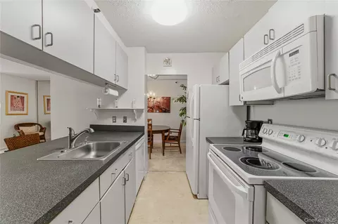25 Rockledge Ave #801, White Plains, NY 10601