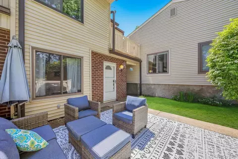 222 Birchwood Rd, Coram, NY 11727