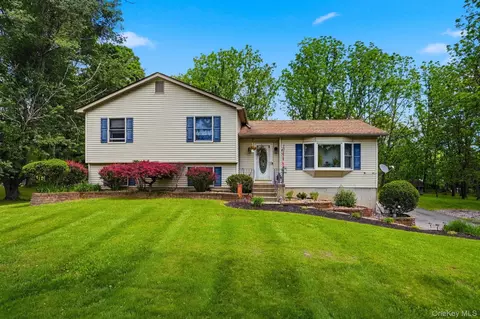 163 Van Keuren Ave, Crawford, NY 12566