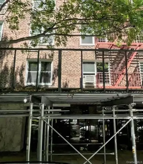 142-05 Roosevelt Ave #415, New York, NY 11354