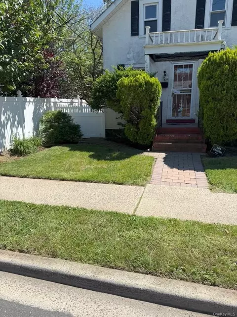 606 Irene St, Hempstead, NY 11550