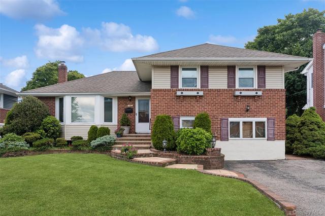 3962 Hahn Ave, Bethpage, NY 11714