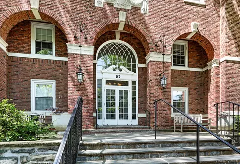 10 Brooklands #5H, Yonkers, NY 10708