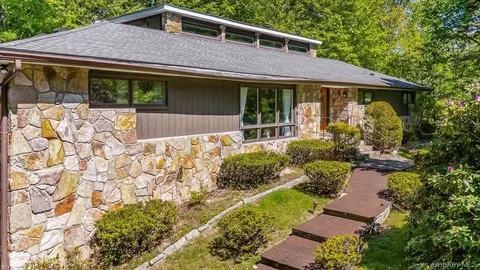 31 Dogwood Hills Rd, Newburgh, NY 12550