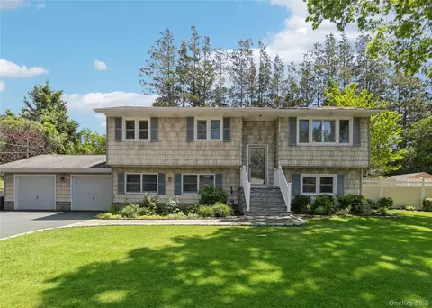 115 Clarendon Rd, Lake Ronkonkoma, NY 11779