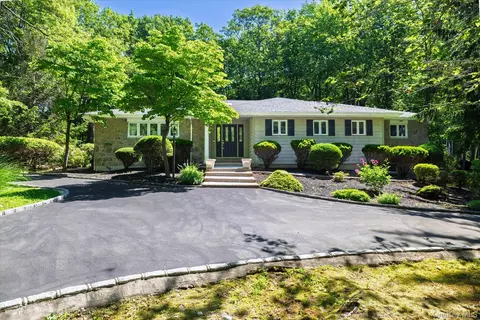 7 Deer Path, Port Jefferson, NY 11777