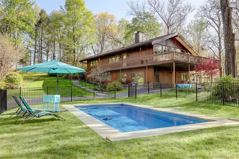 380 Long Ridge Rd, Pound Ridge, NY 10576