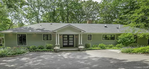 45 Bell Cir, Port Jefferson, NY 11777