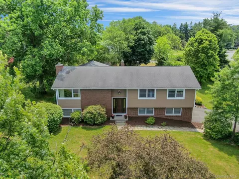 18 Hickory Dr, Hamptonburgh, NY 10916