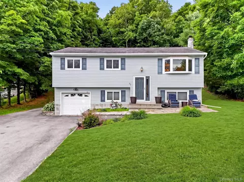 37 Surrey Rd, Chester, NY 10918