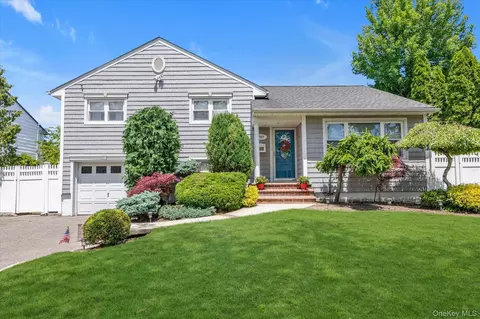 3727 Regent Ln, Wantagh, NY 11793