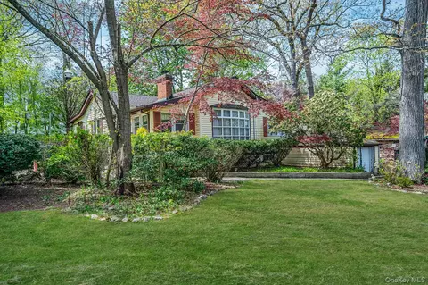18 Houghton Blvd, Stony Brook, NY 11790