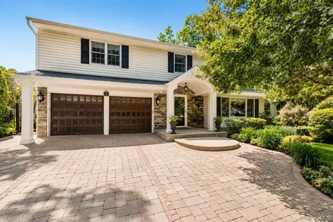 14 Kristi Ln, Lake Grove, NY 11755