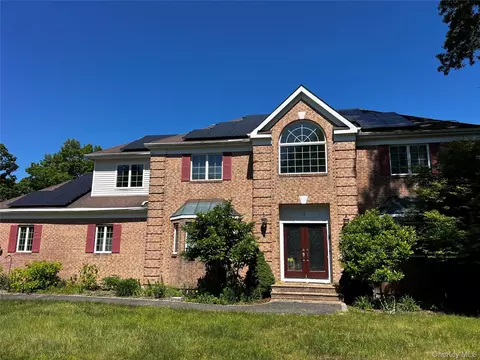 4 Penn Ct, Setauket, NY 11733