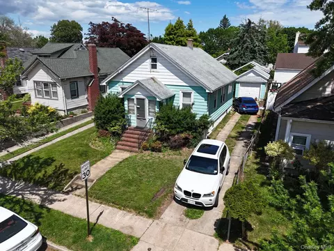 185 S Brookside Ave, Freeport, NY 11520