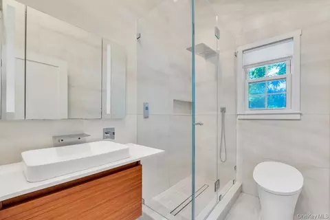 Bath - 9 Wiggins Ave, Patchogue, NY 11772 photo 2 of 2