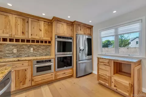 Kitchen - 9 Wiggins Ave, Patchogue, NY 11772 photo 4 of 6