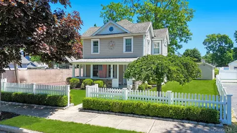 Exterior - 9 Wiggins Ave, Patchogue, NY 11772 photo 4 of 9