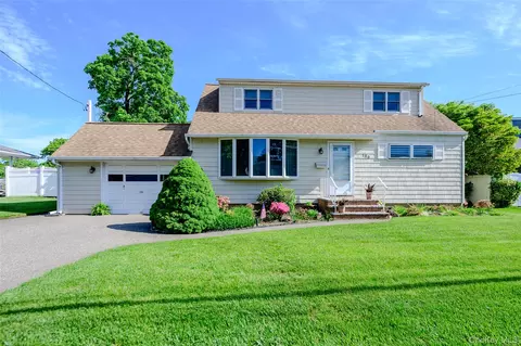 105 N Queens Ave, Massapequa, NY 11758