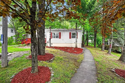 6 Summit Pl, Thompson, NY 12701