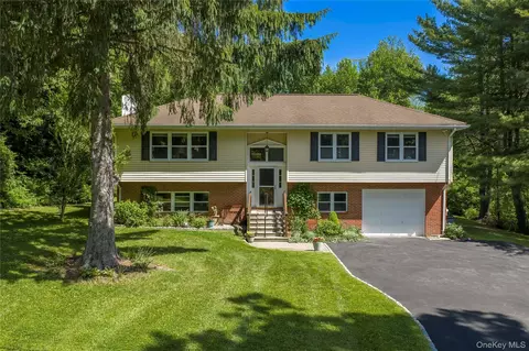 32 Cobb Rd, Southeast, NY 10509