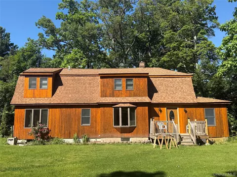 17 Hillside Rd, Greenwood Lake, NY 10925