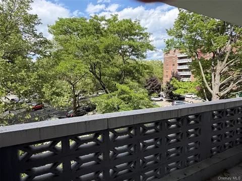 85-10 151 Ave #2D, New York, NY 11414