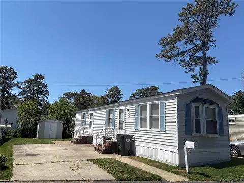 525 B11 Riverleigh Ave #B11, Riverhead, NY 11901