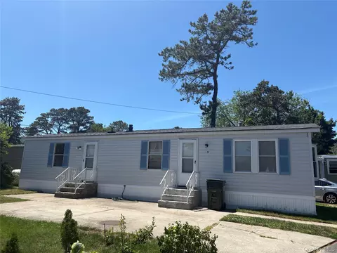 525 B11 Riverleigh Ave #B11, Riverhead, NY 11901