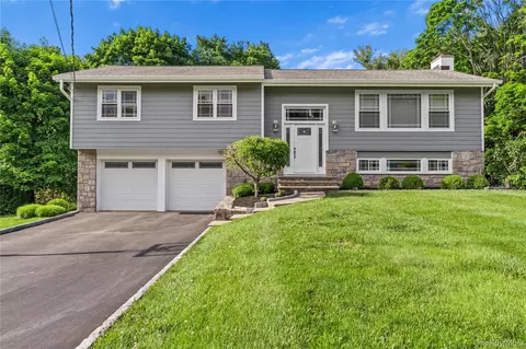 224 Willow Dr, Briarcliff Manor, NY 10510