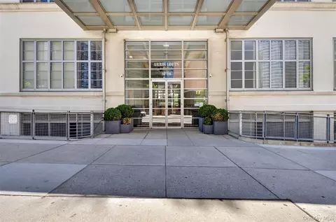 27-28 Thomson Ave #250, New York, NY 11101