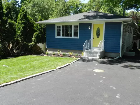 48 Rockaway Dr, Sound Beach, NY 11789
