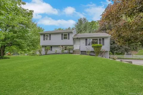 20 Elizabeth Ter, Wappinger, NY 12590