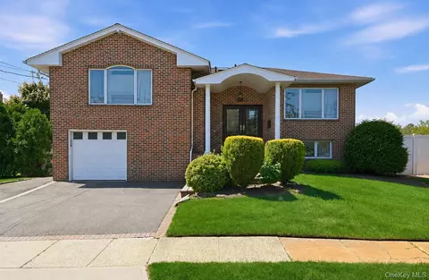 2998 Joyce Ln, Merrick, NY 11566