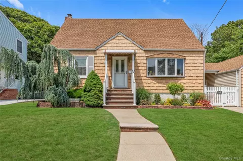 55 Fir St, Valley Stream, NY 11580