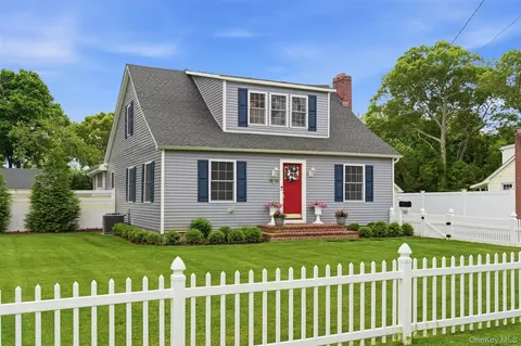 238 Woodlawn Ave, Saint James, NY 11780