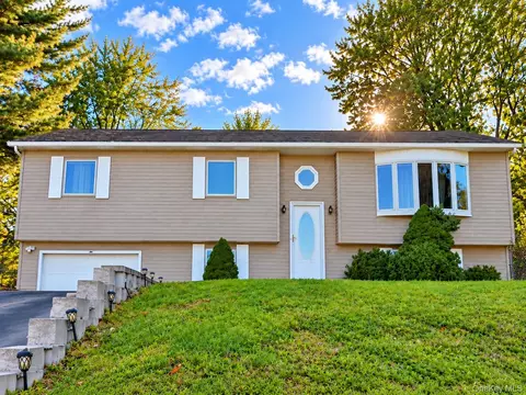 5 Rowell Ln, Wappinger, NY 12590
