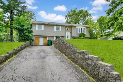 5 Rowell Ln, Wappinger, NY 12590