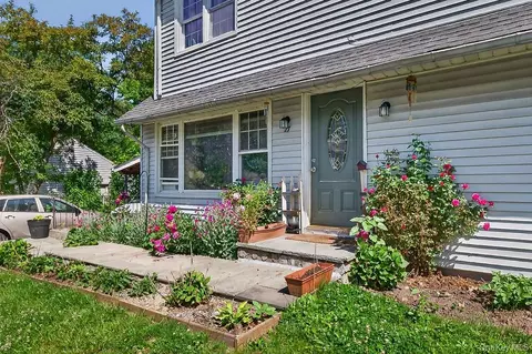 27 Tomahawk Dr, Greenburgh, NY 10603