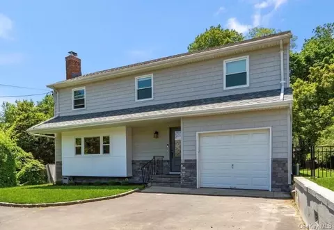 434 W Main St, Huntington, NY 11743