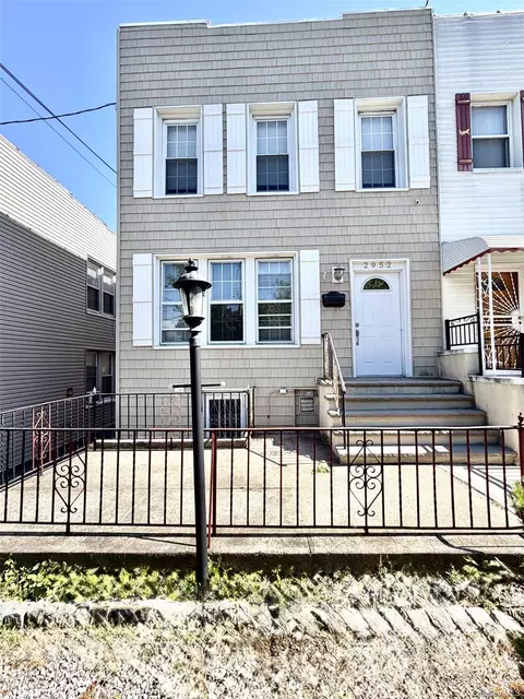 2952 Miles Ave, New York, NY 10465