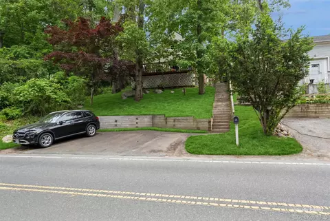 127 Hallock Landing Rd, Rocky Point, NY 11778