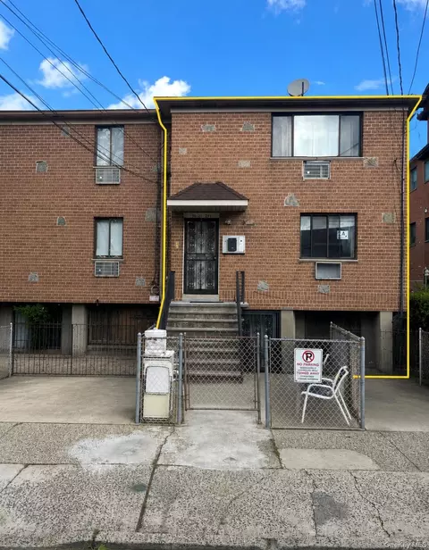 5831 136th St, Flushing, NY 11355