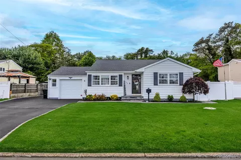 300 W 24th St, Deer Park, NY 11729