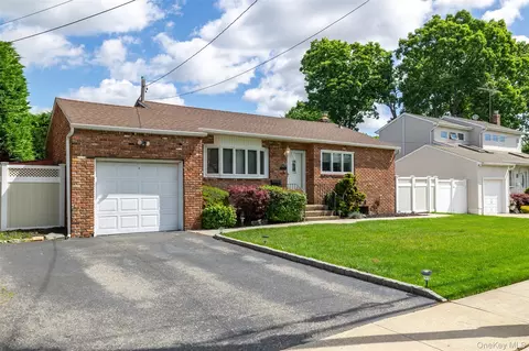 183 N Oak St, Massapequa, NY 11758