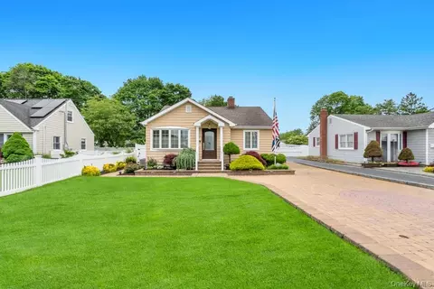 12 Avenue K, Kings Park, NY 11754