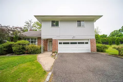 1 Horizon Rd, North Hempstead, NY 11020