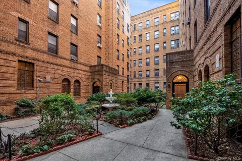 83-44 Lefferts Blvd #6C, New York, NY 11415