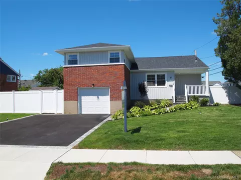 9 N Walnut Pl, North Massapequa, NY 11758