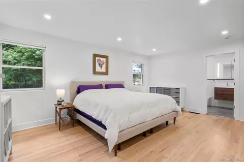 Bedroom - 212 Bay View Ave, Cornwall On Hudson, NY 12520 photo 2 of 4